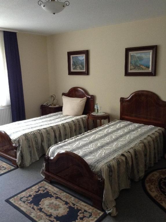 Zum Stresemann Hotel 2*